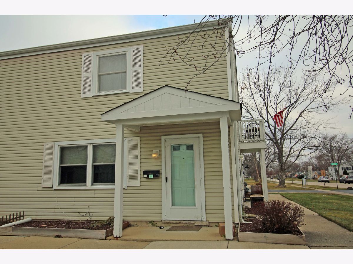 Homes & Condos & Townhomes Rented Bartlett On The Green Bartlett Illinois, 335 Donna