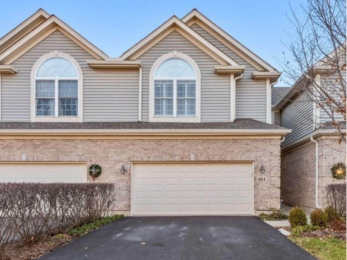 Townhomes Sold Boulder Ridge West Villa Lake In The Hills Illinois, 681 Juniper