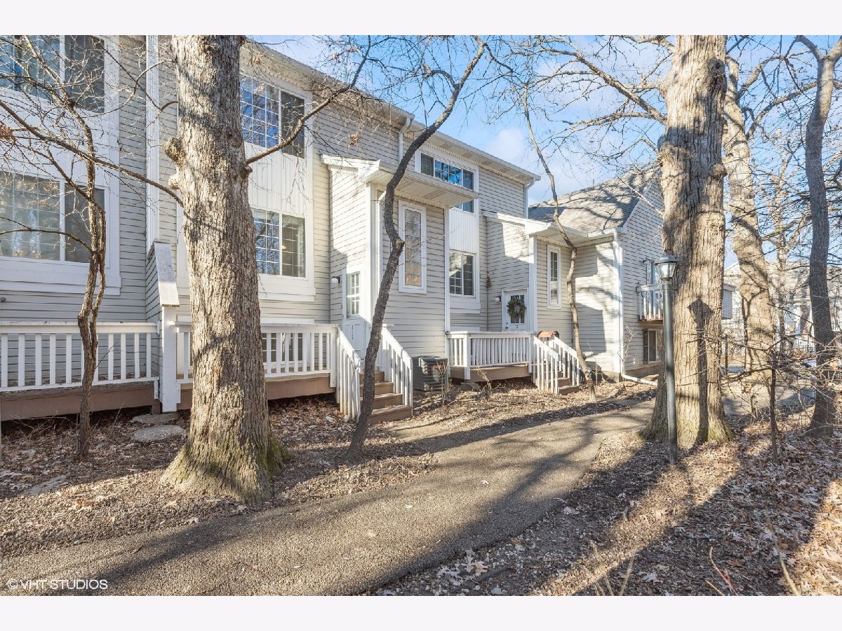 Townhomes & Condos Sold Treehouse In The Woods Round Lake Illinois, 315 Whispering Oaks