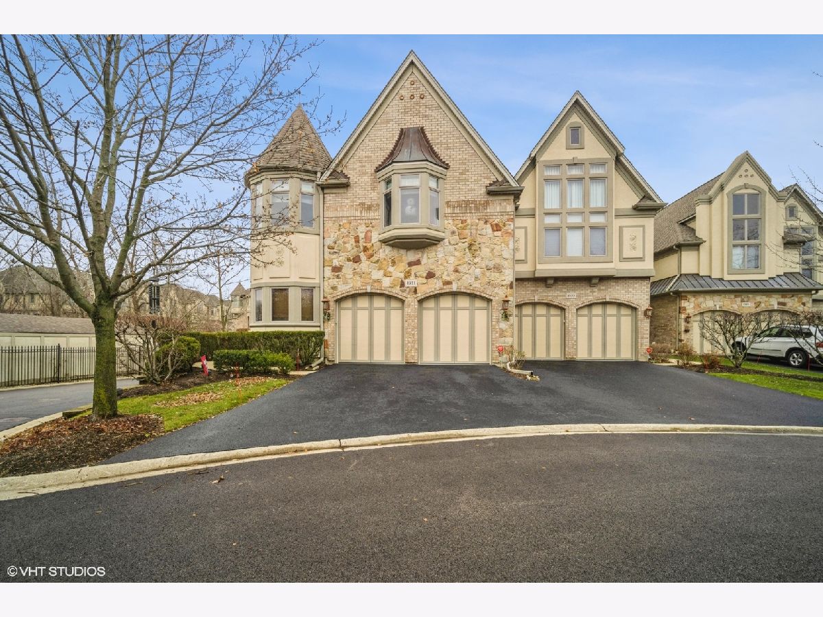 Townhomes Sold Maison Du Comte Palatine Illinois, 1531 Rue James