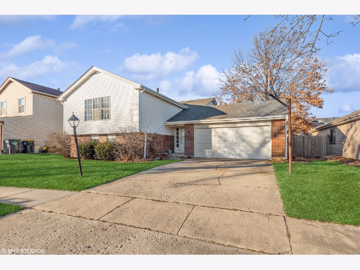 Homes Sold New England Village Streamwood Illinois, 196 Hastings Mill