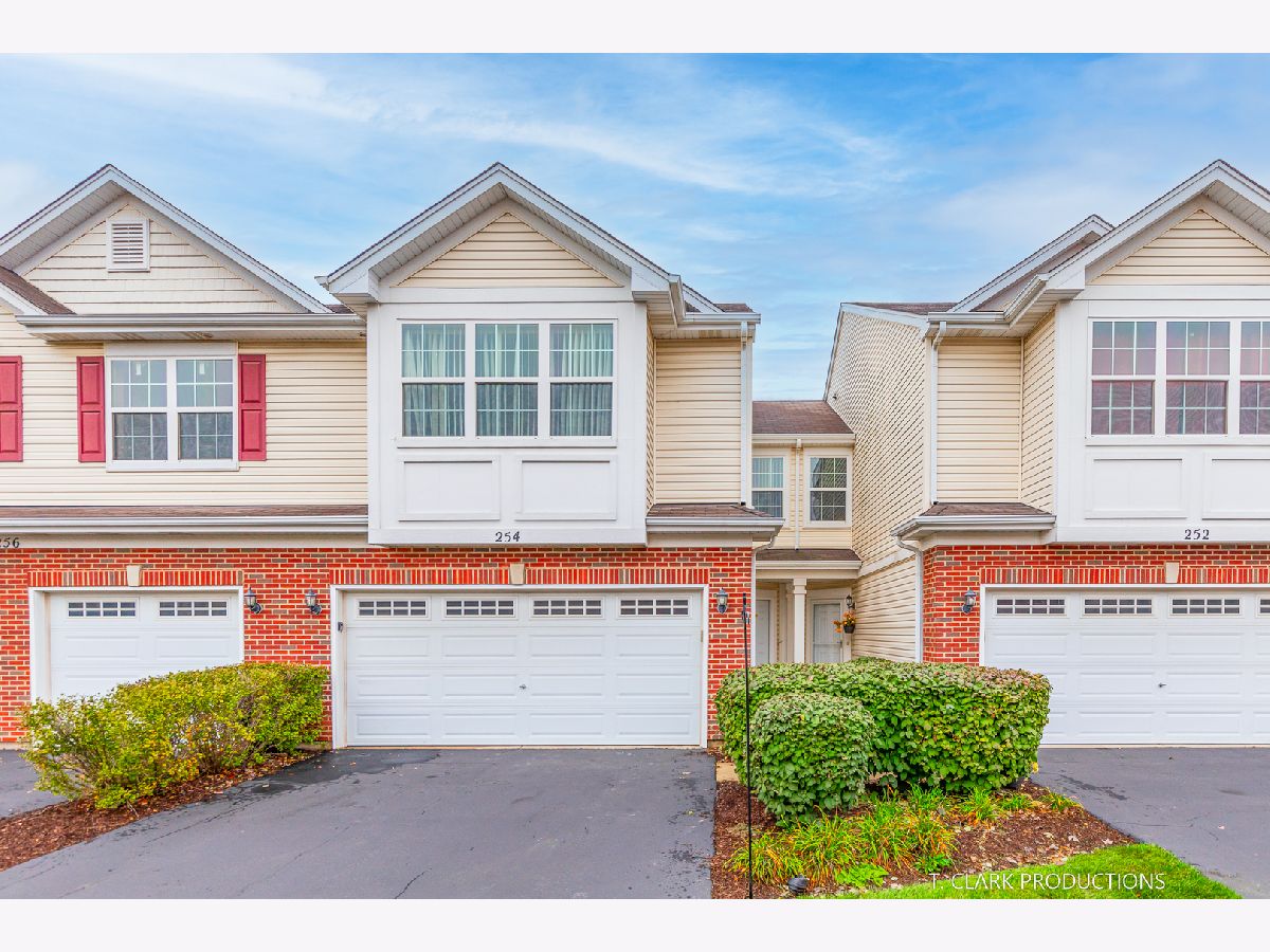 Townhomes & Condos Sold Creekside Romeoville Illinois, 254 Oak Creek