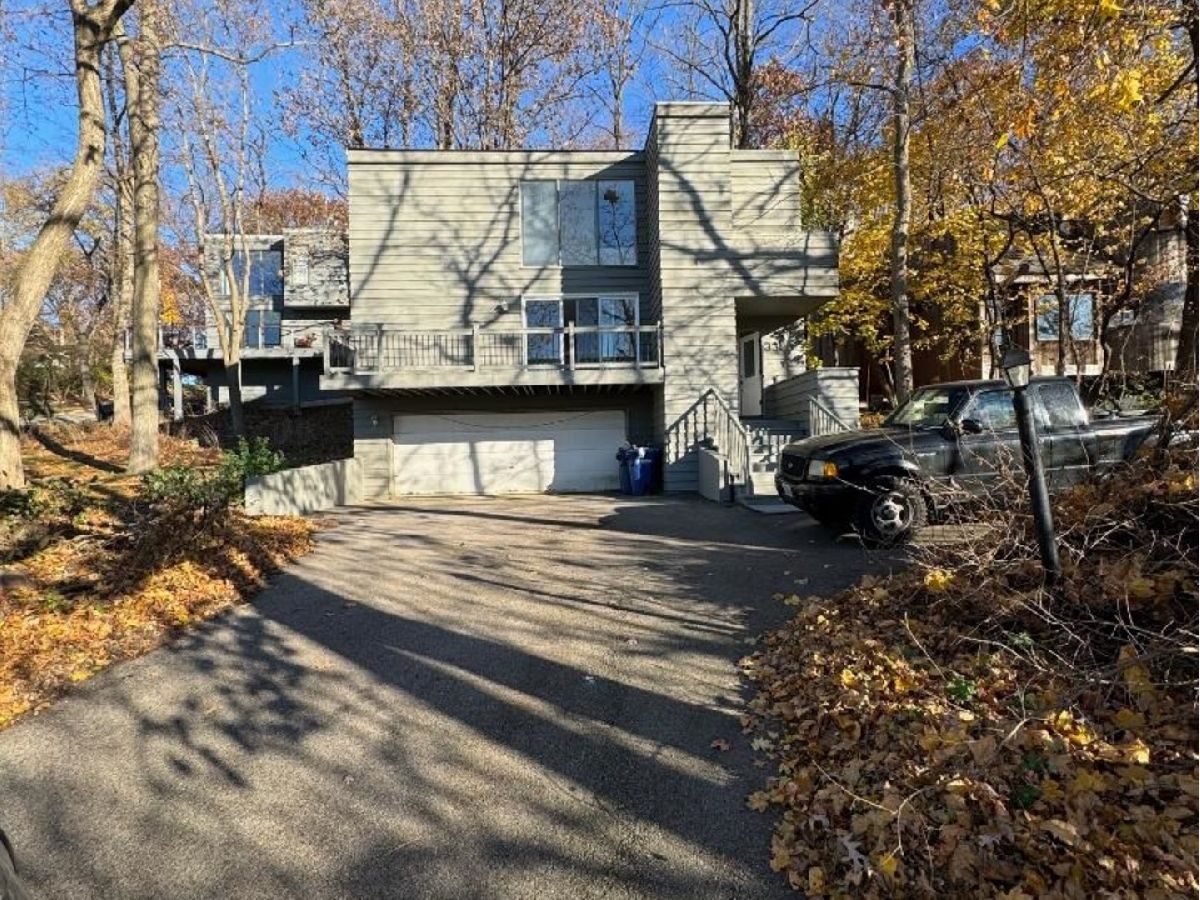 Homes & Condos & Townhomes Rented Fox River Woodlands Geneva Illinois, 331 Bennett