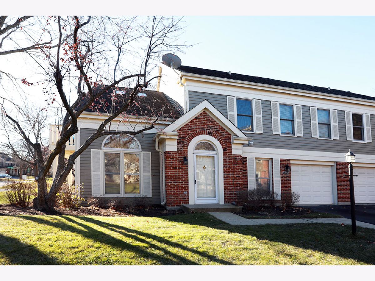 Townhomes & Condos & Homes Sold Lake Arlington Arlington Heights Illinois, 2526 Hunter