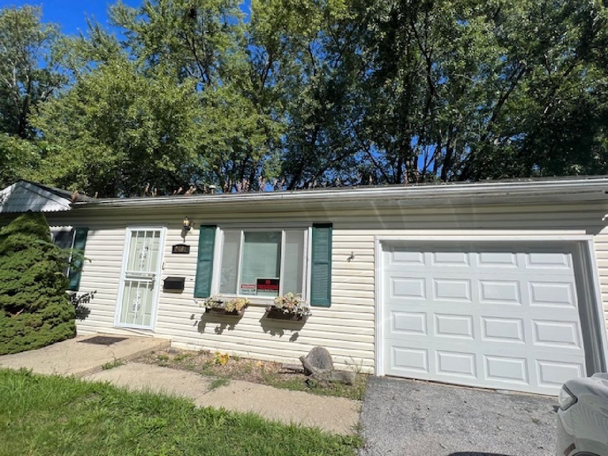 Homes Sold Indian Hills Sauk Village Illinois, 2461 Apache