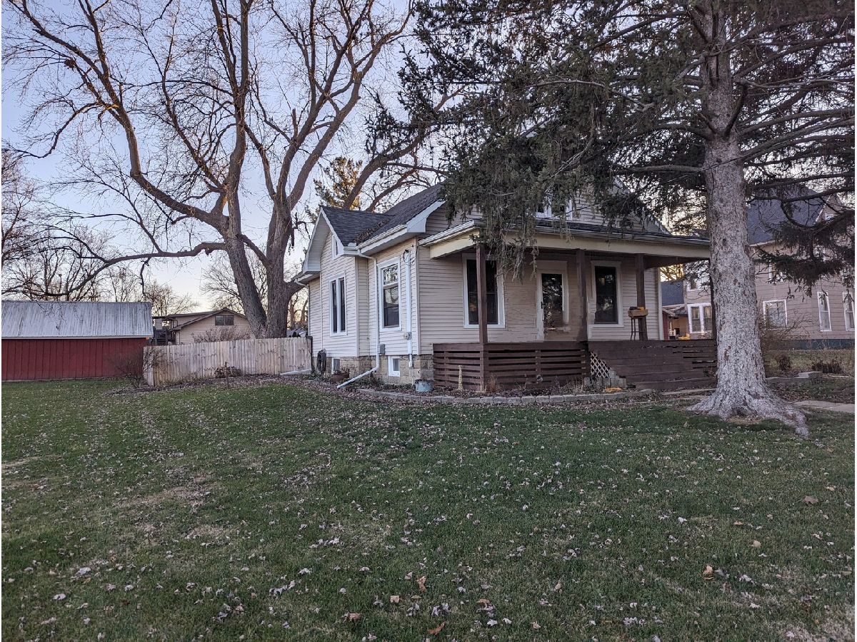  Sold Bellflower Illinois, 206 W Center