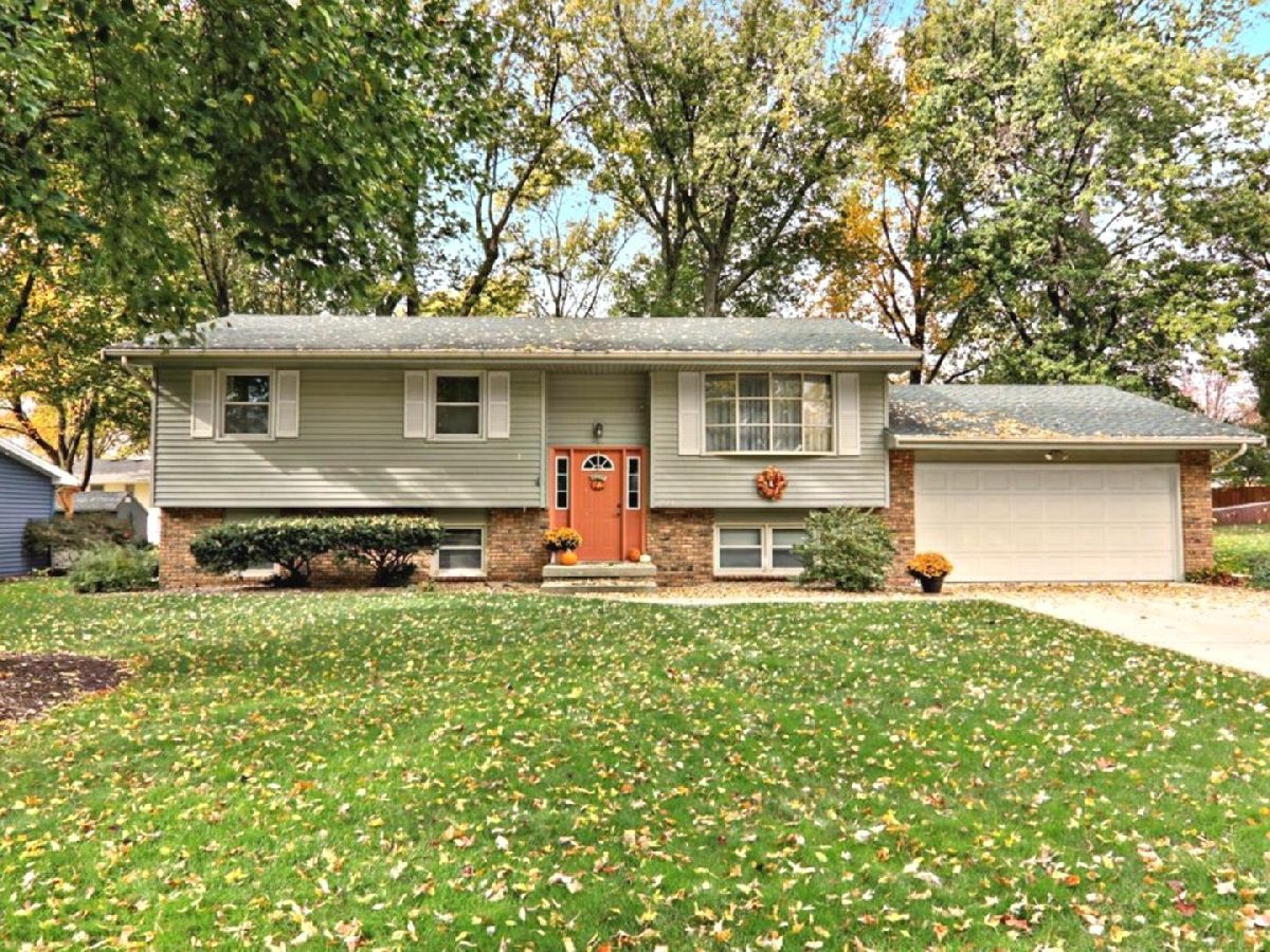 Homes & Condos & Townhomes Sold Parkside Normal Illinois, 209 Bone