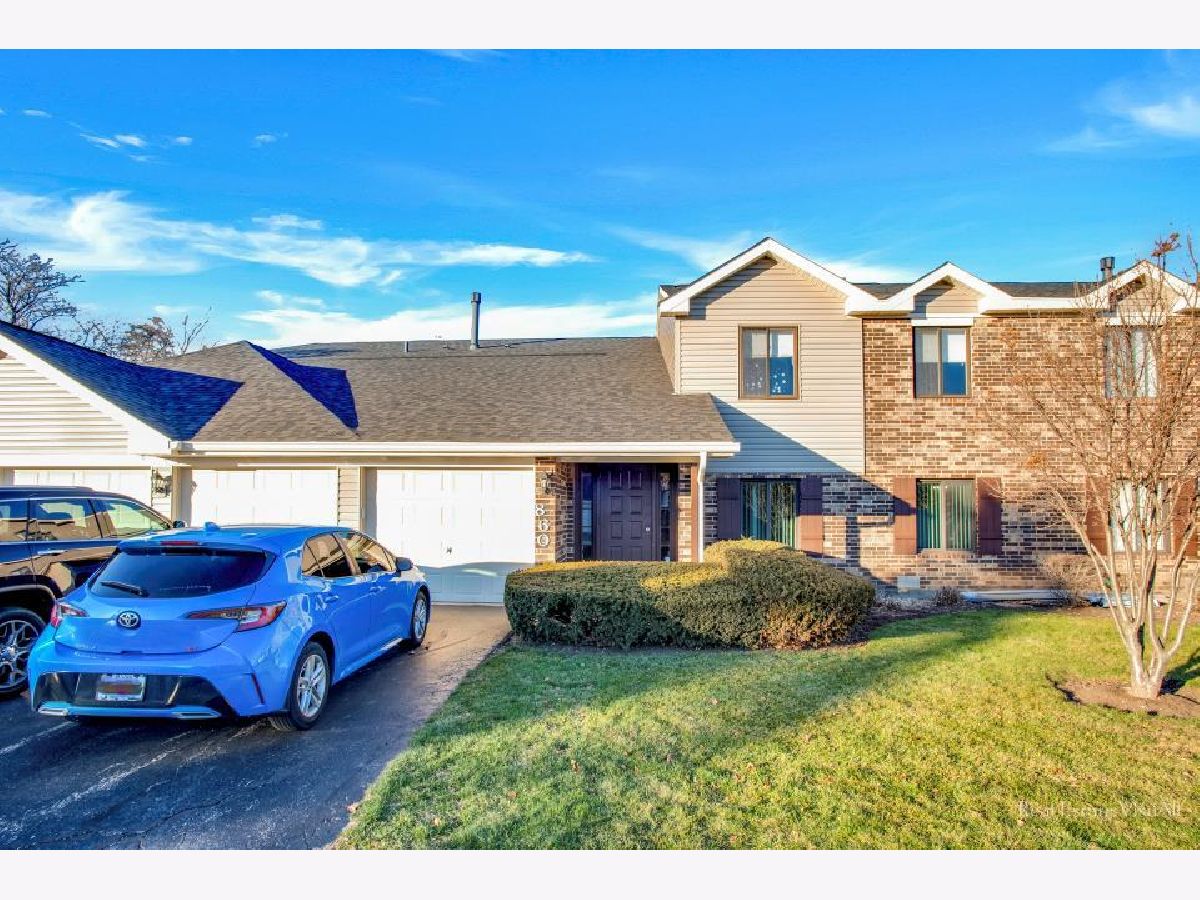Condominiums Sold Cross Creek Roselle Illinois, 860 Cross Creek