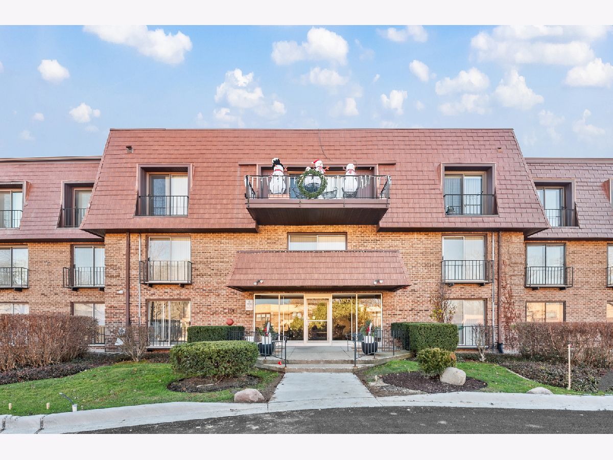 Condominiums Sold Normandy Hill Northbrook Illinois, 3950 Dundee