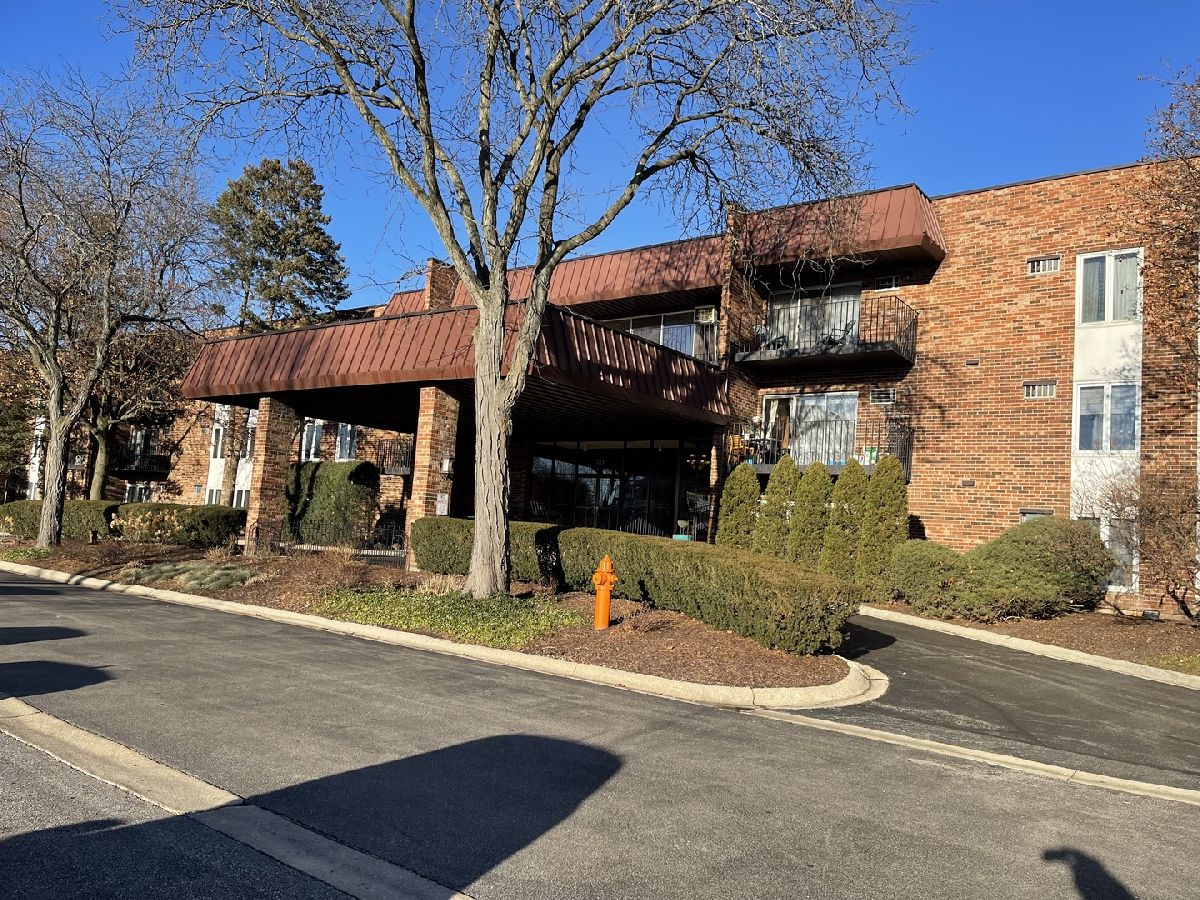 Homes & Condos & Townhomes Rented Cress Creek Naperville Illinois, 1121 Ogden