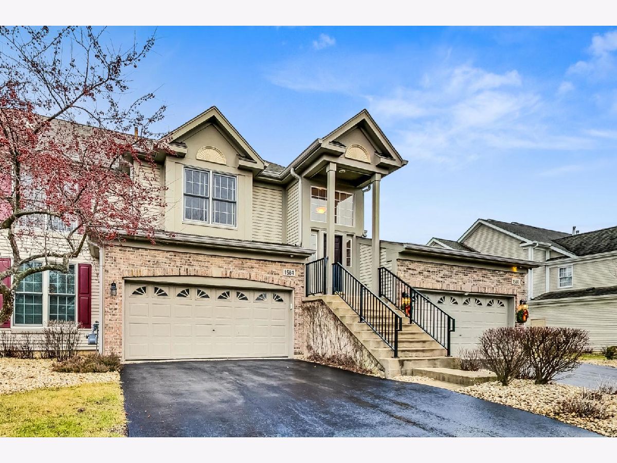 Townhomes Sold Baileywood Naperville Illinois, 1584 Orchard