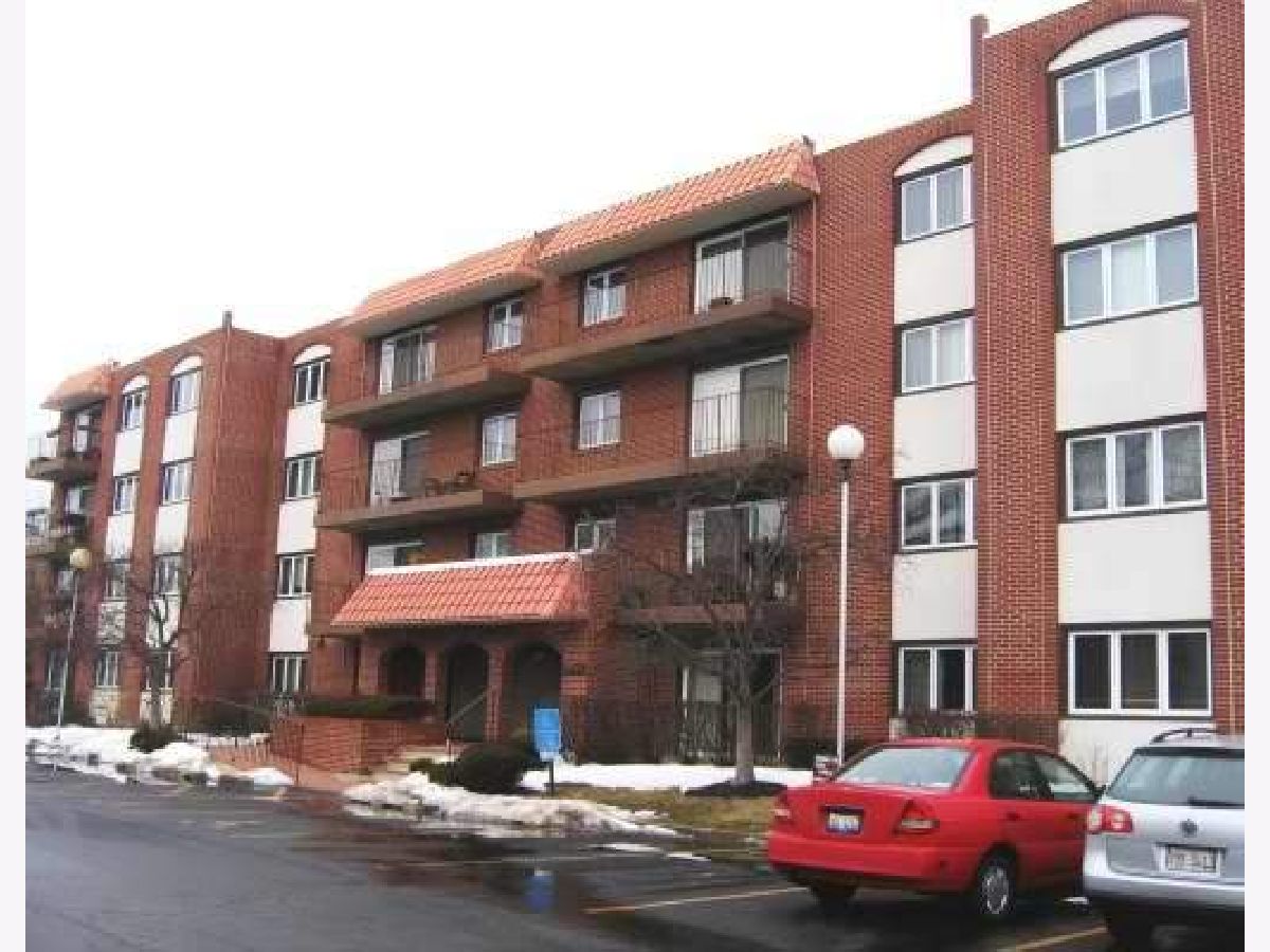 Condominiums Rented Spanish Courts Highland Park Illinois, 2066 Saint Johns