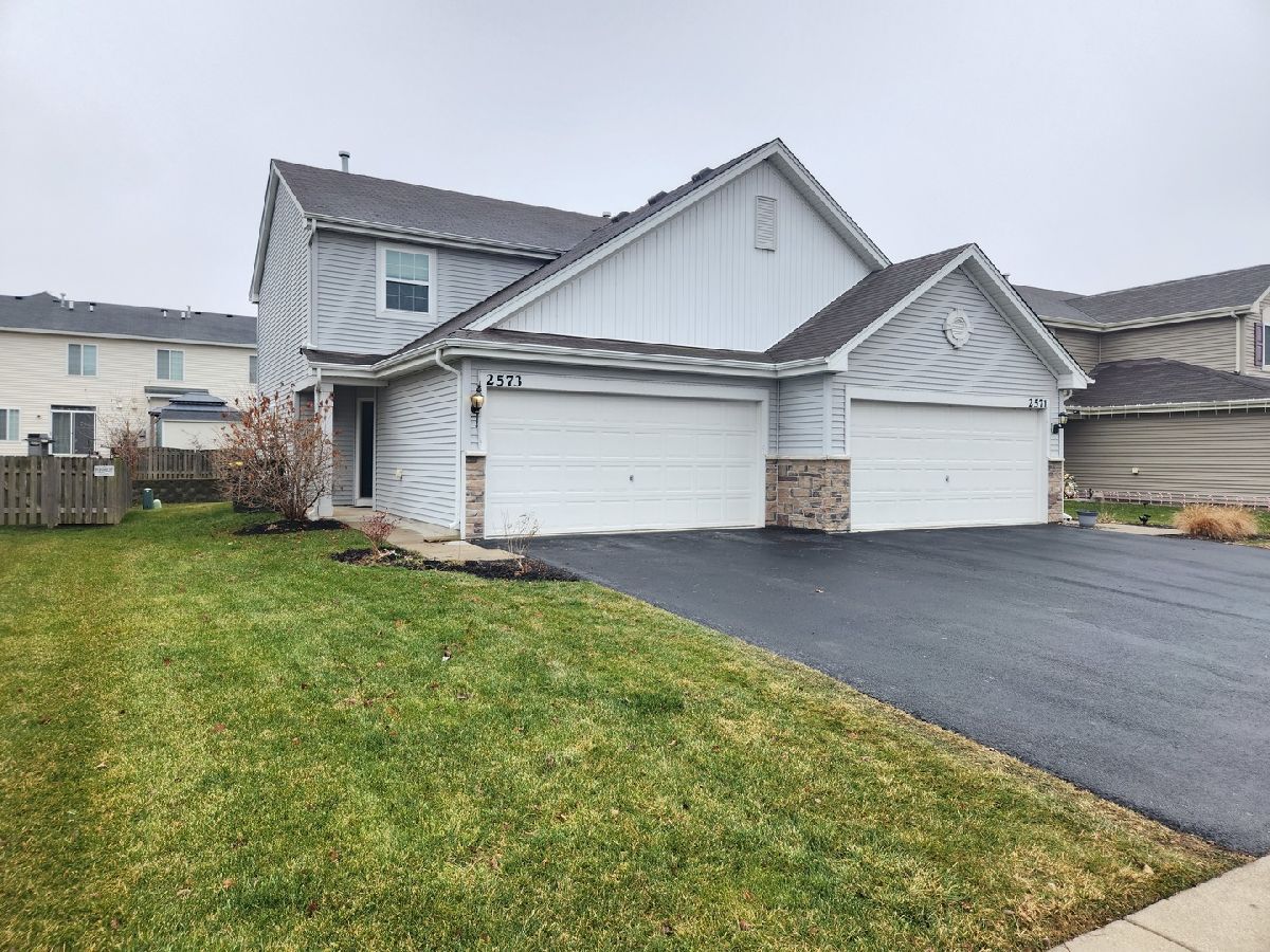 Townhomes & Homes Rented Lakewood Crossing Hampshire Illinois, 2573 Carlisle