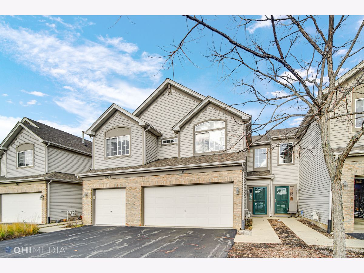Townhomes & Condos & Homes Rented Woodlands At Oakhurst North Aurora Illinois, 1065 Woodview