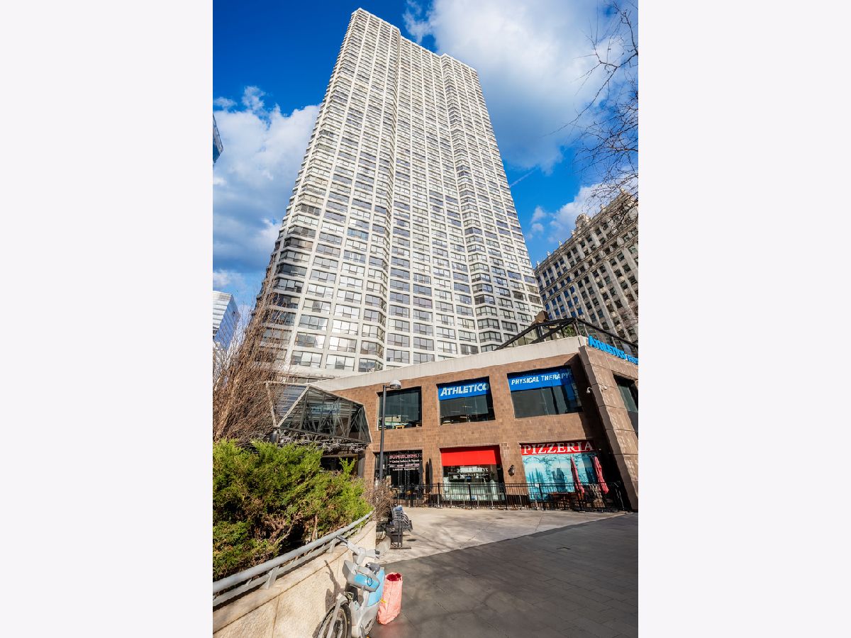 Condos & Townhomes & Homes Rented River North Chicago Illinois, 405 Wabash
