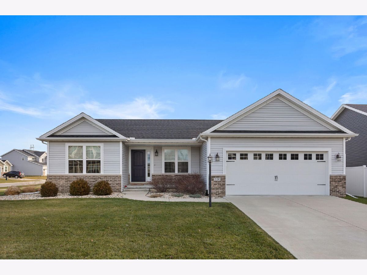 Homes & Condos & Townhomes Sold Prairie Crossing Mahomet Illinois, 604 Red Bud