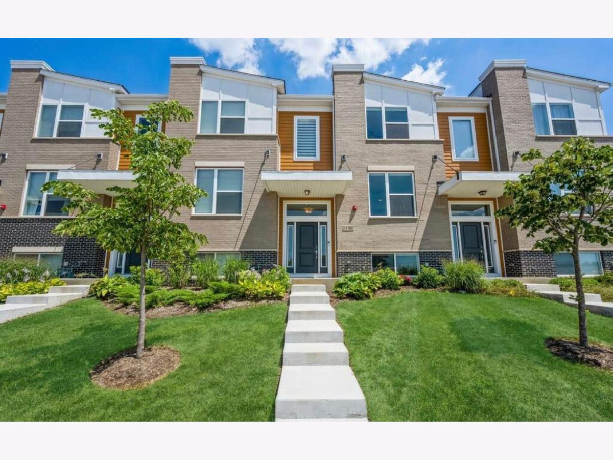 Condos & Townhomes Rented Everton Warrenville Illinois, 3S565 Camden