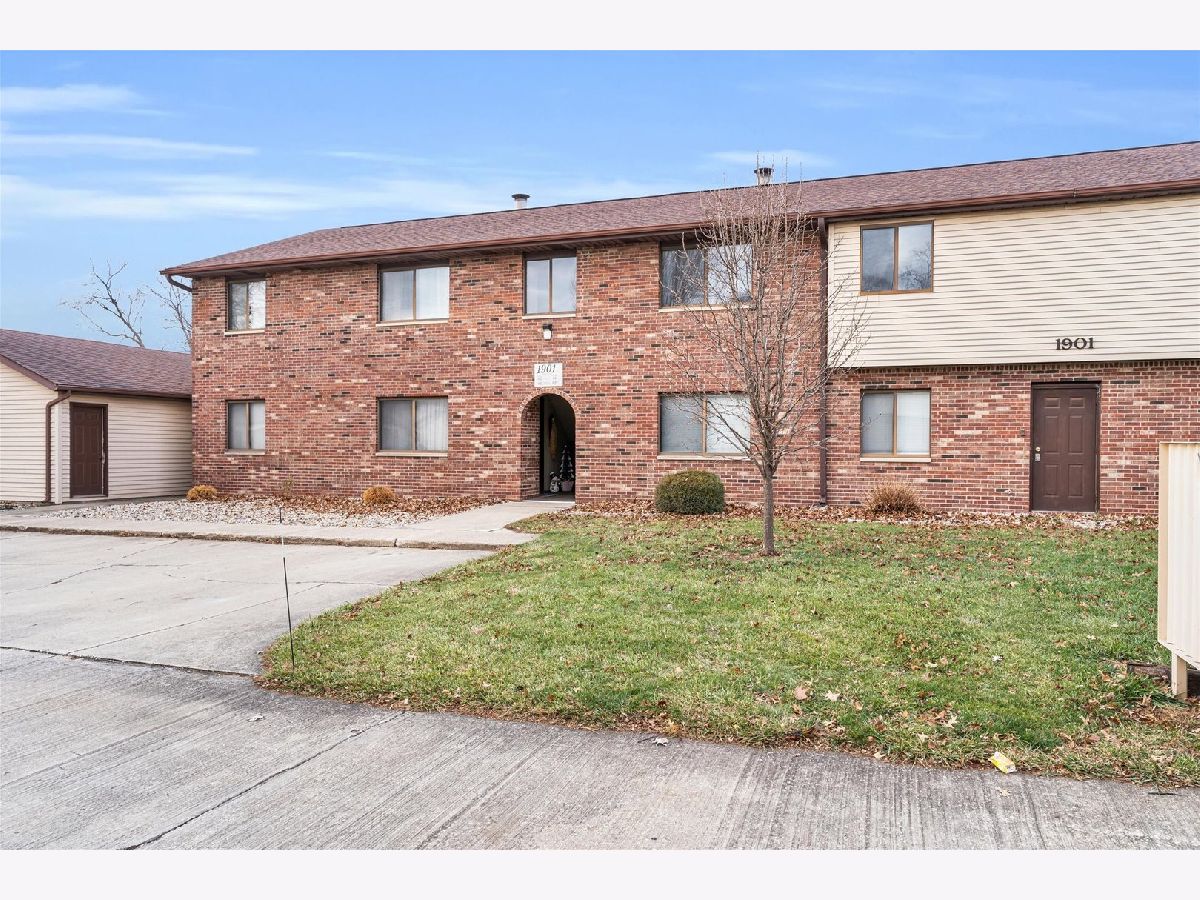 Condominiums Sold Willow Springs Urbana Illinois, 1901 Beck