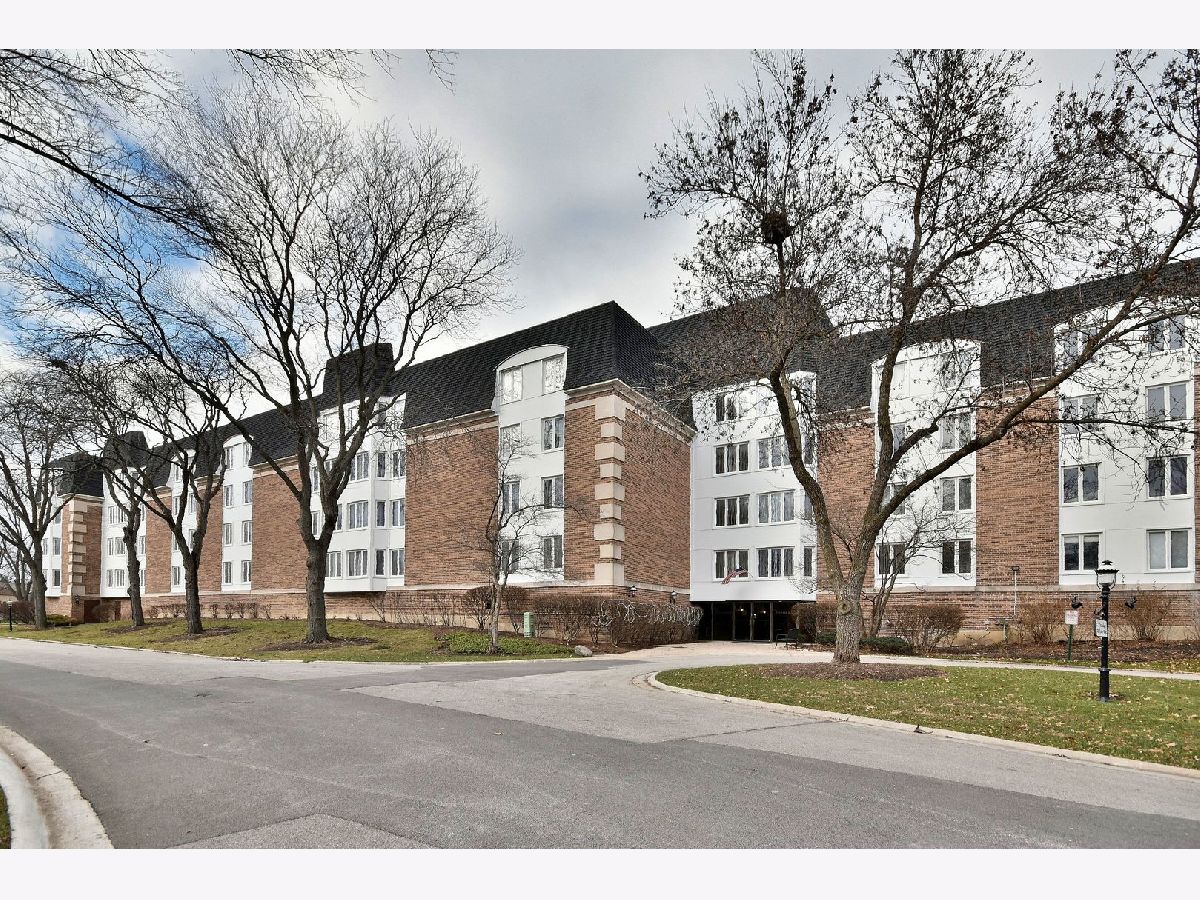 Cambridge On The Lake Buffalo Grove IL, Condominiums For Sale & For