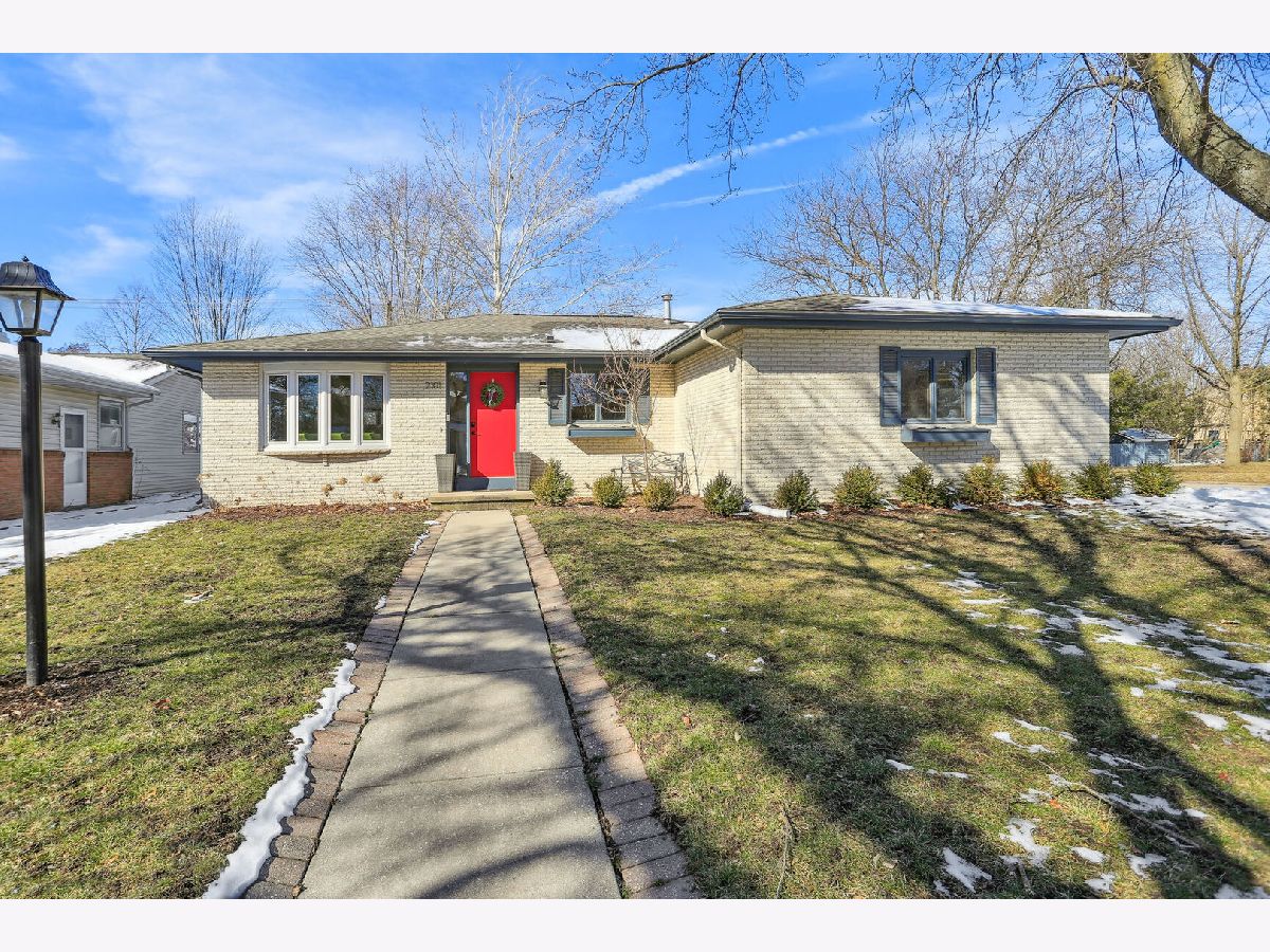 Homes & Condominiums Sold Devonshire Champaign Illinois, 2101 Robert