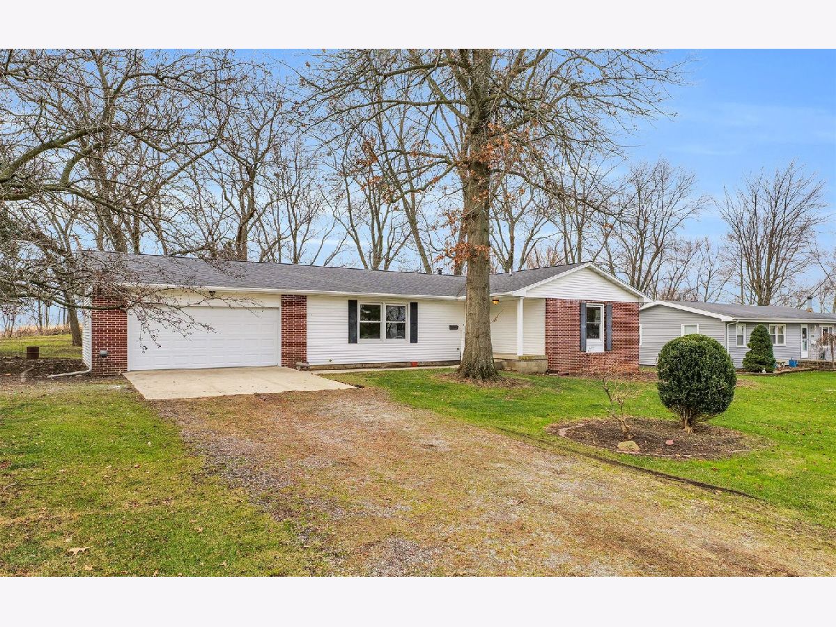  Sold Roberts Illinois, 205 Maple