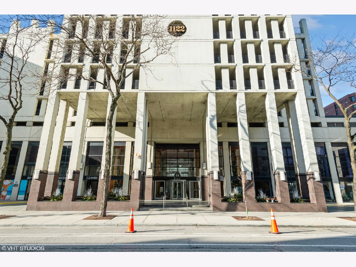 Condominiums Rented Elm At Clark Condos Chicago Illinois, 1122 Clark