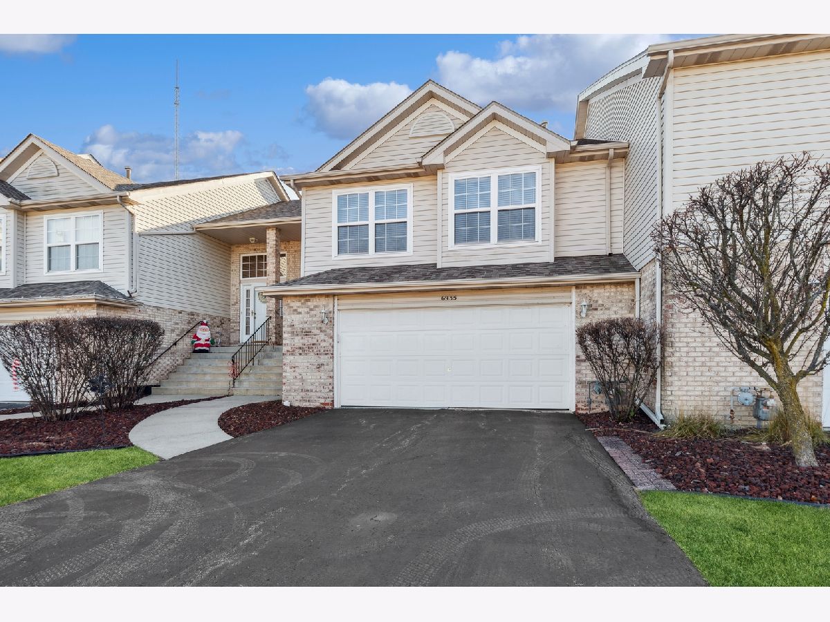 Townhomes & Condos Sold Millenium Lakes Tinley Park Illinois, 6935 Geneva