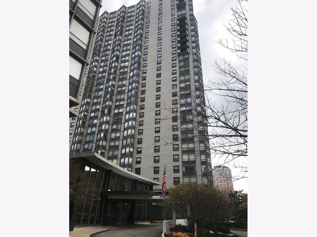 Condominiums Rented Hollywood Towers Chicago Illinois, 5701 Sheridan