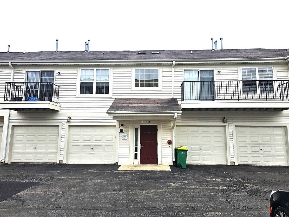 Townhomes & Condos Rented River Mill Crossings Wheeling Illinois, 660 Mill