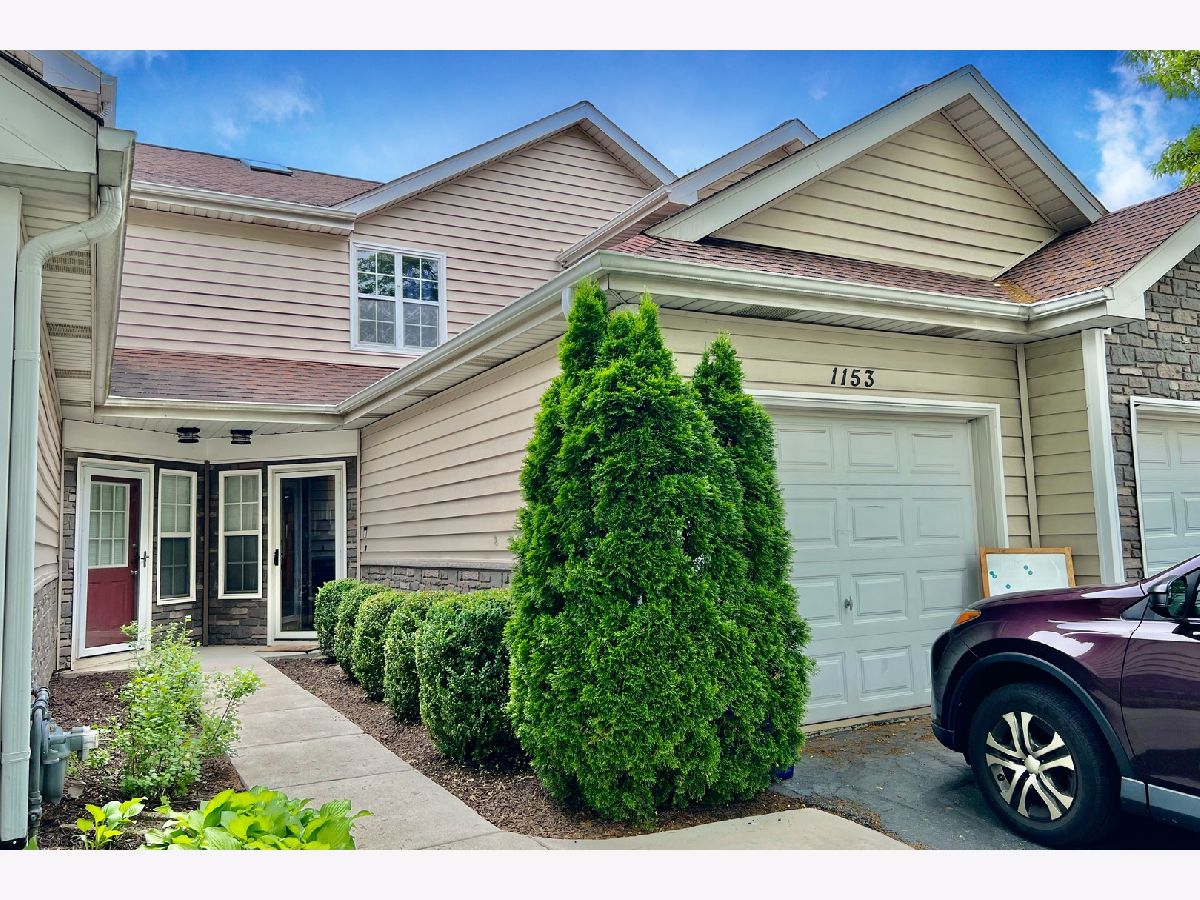 Townhomes & Condos Rented Wellington Court Schaumburg Illinois, 1153 Regency
