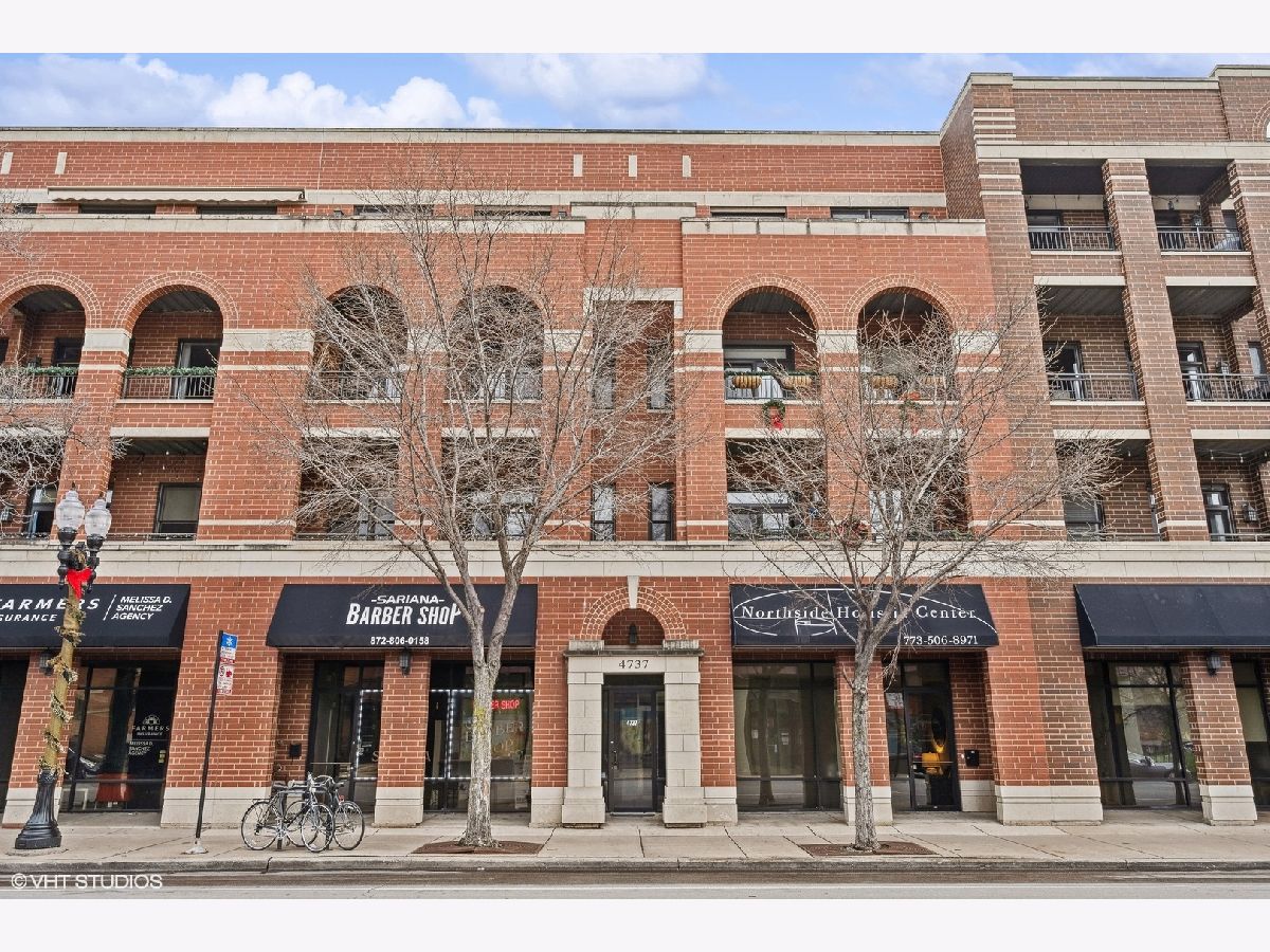 Condominiums Sold Chase Park Commons Chicago Illinois, 4737 Clark