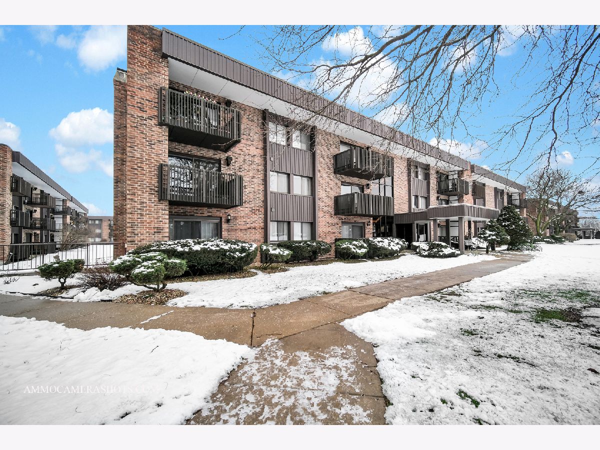 Condominiums & Homes Sold Woodland Terrace Joliet Illinois, 1422 Woodbridge