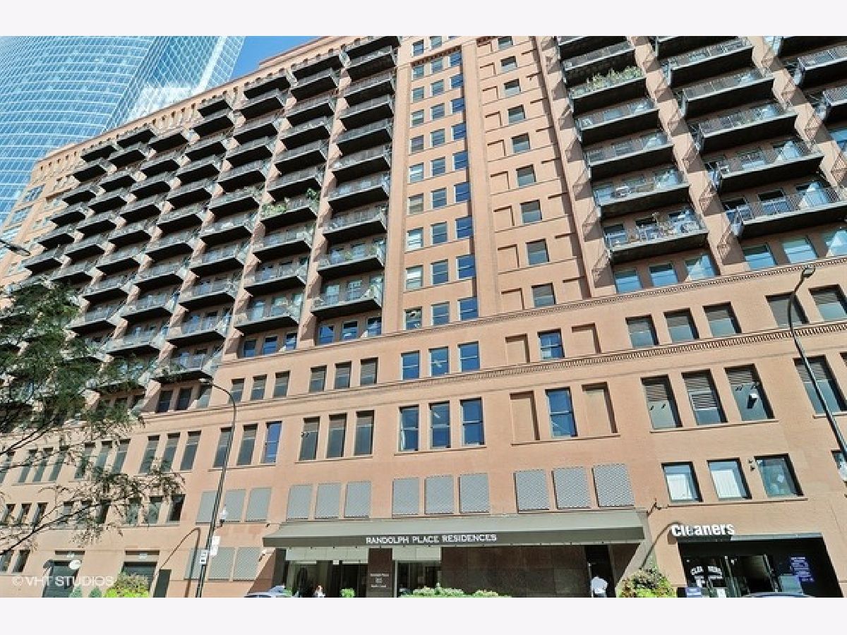 Condominiums Rented Randolph Place Chicago Illinois, 165 Canal