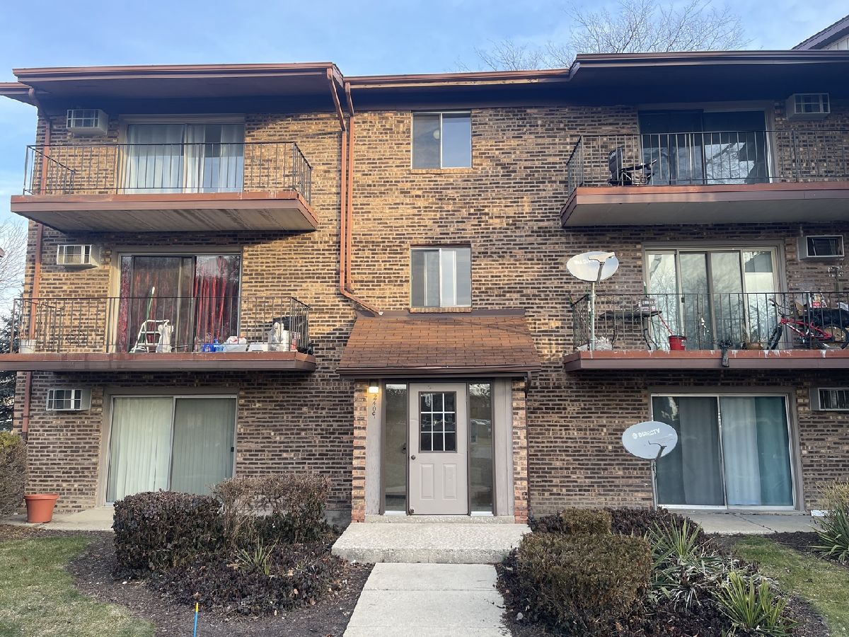 Condominiums Rented Waterbury Woodridge Illinois, 2409 Spring