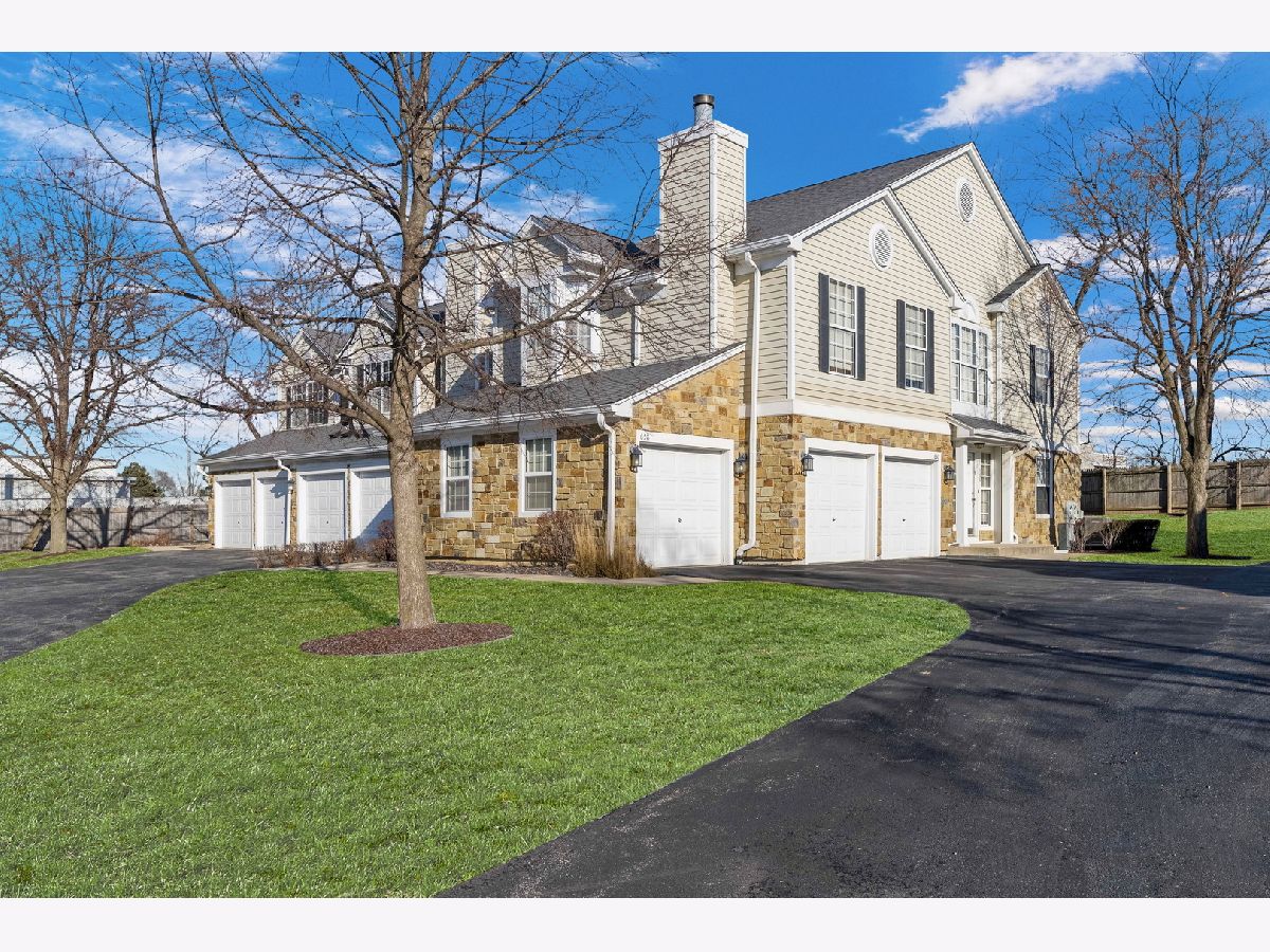 Townhomes & Condos Sold Carriages Of Grosse Pointe Vernon Hills Illinois, 658 Portage
