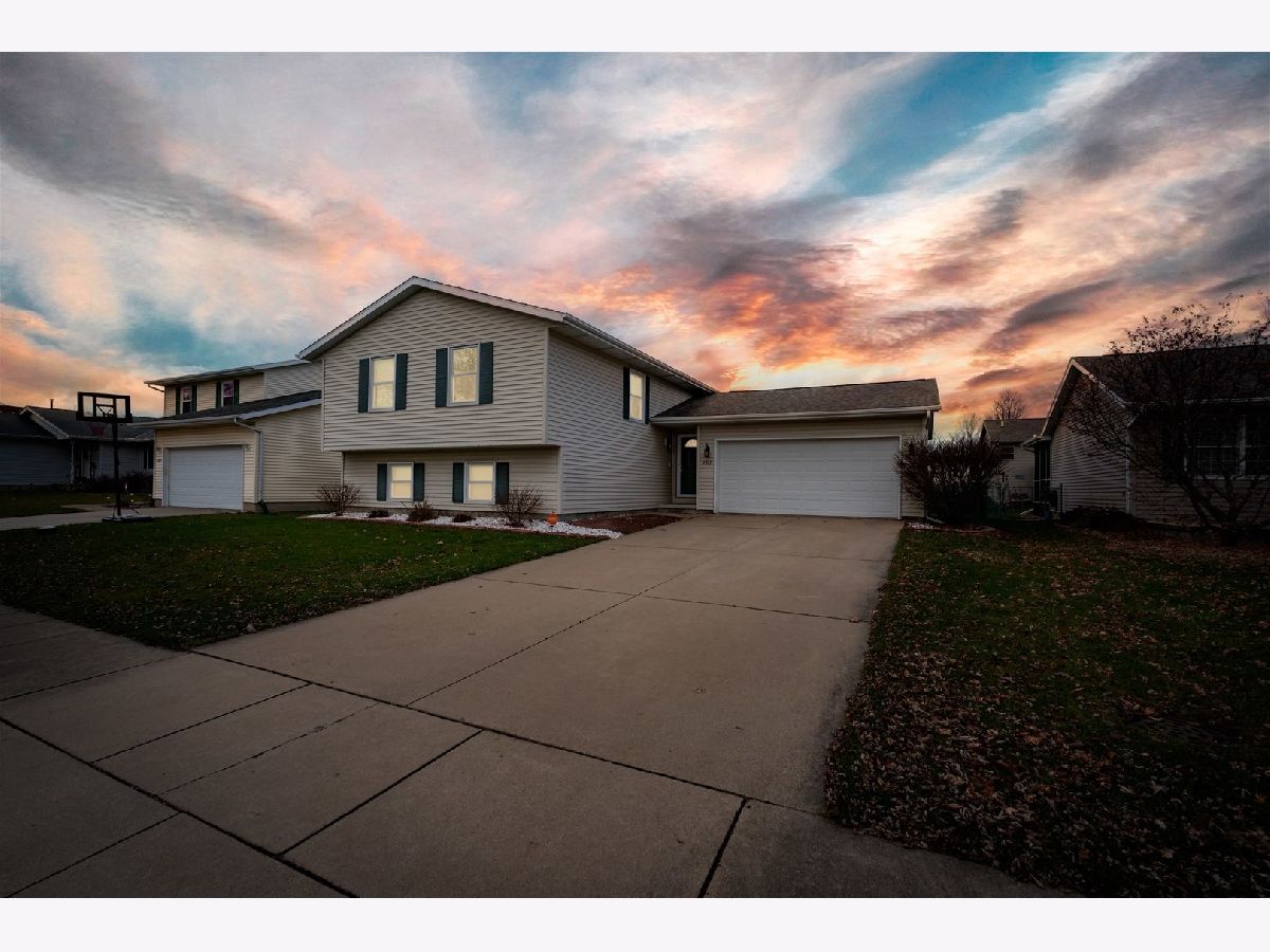 Homes & Condos & Townhomes Sold Pepper Ridge Bloomington Illinois, 2813 Rocksbury