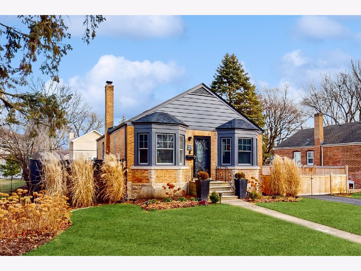 Homes & Condos & Townhomes Sold Blackhawk Heights Clarendon Hills Illinois, 23 Hiawatha