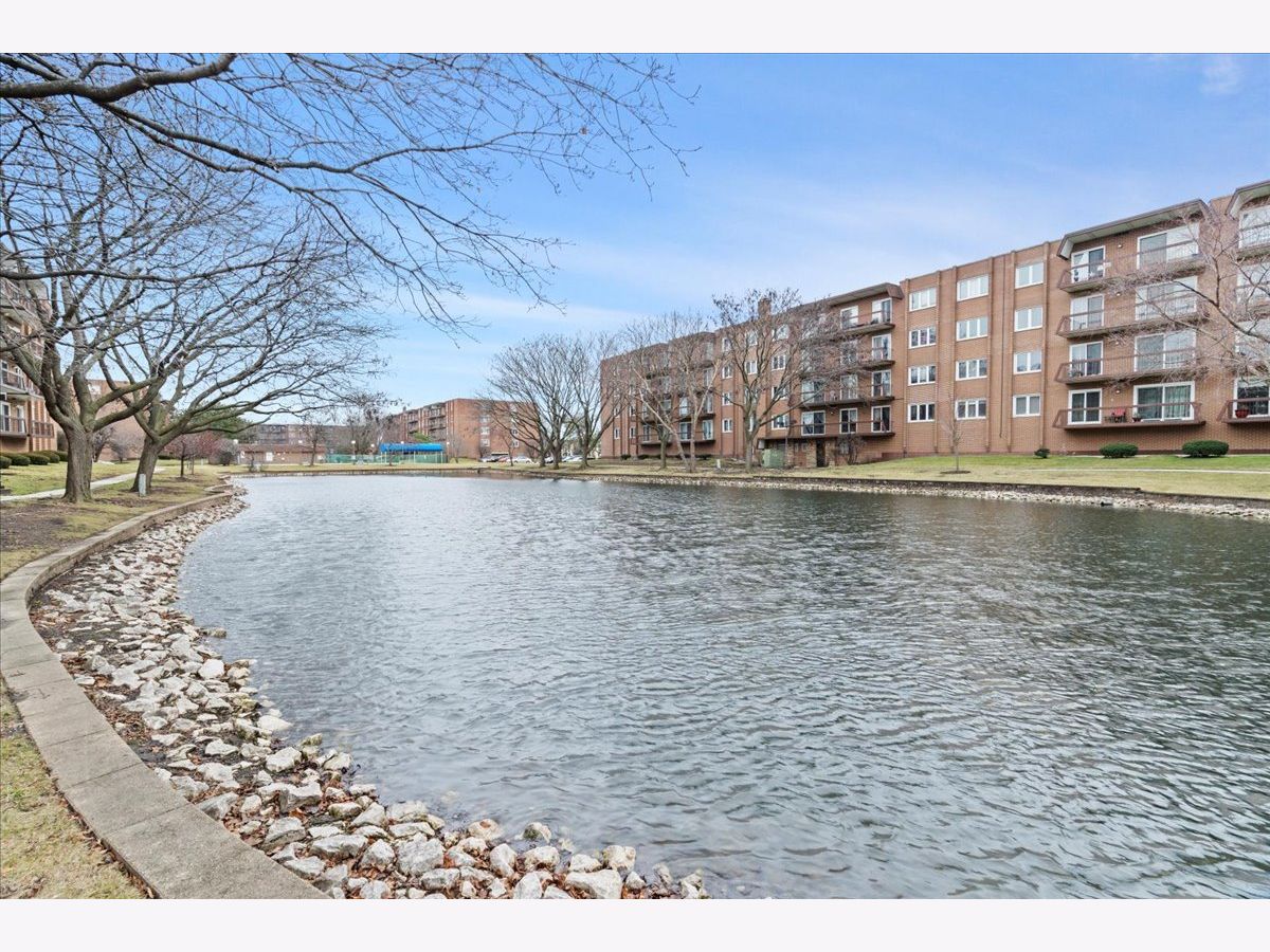 Condominiums Sold Washington Courte Niles Illinois, 8100 Foster