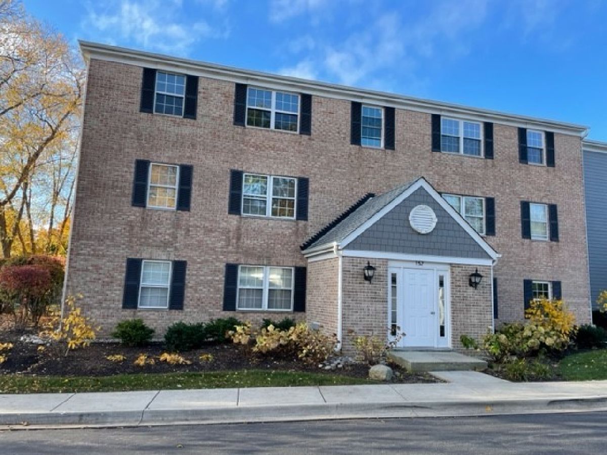 Condominiums Rented Cambridge Green Libertyville Illinois, 152 Winchester