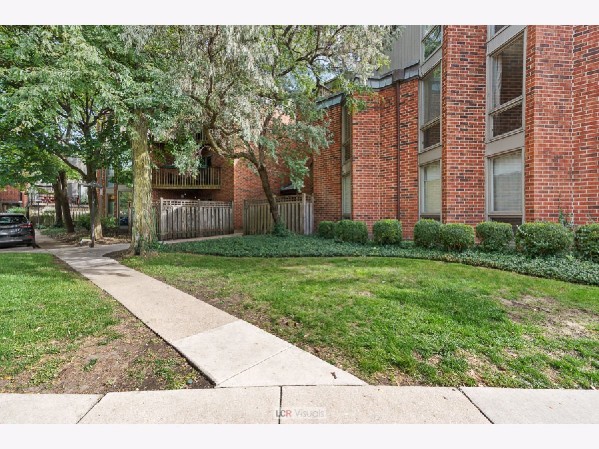 Condos & Townhomes Sold Oz Park Gardens Chicago Illinois, 2131 Larrabee