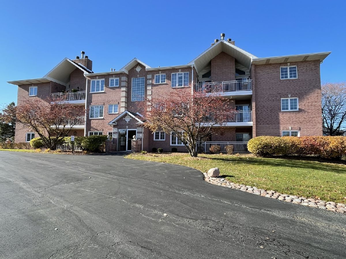 Townhomes & Condos & Homes Sold Preserves Of Marley Creek Orland Park Illinois, 17910 Settlers Pond