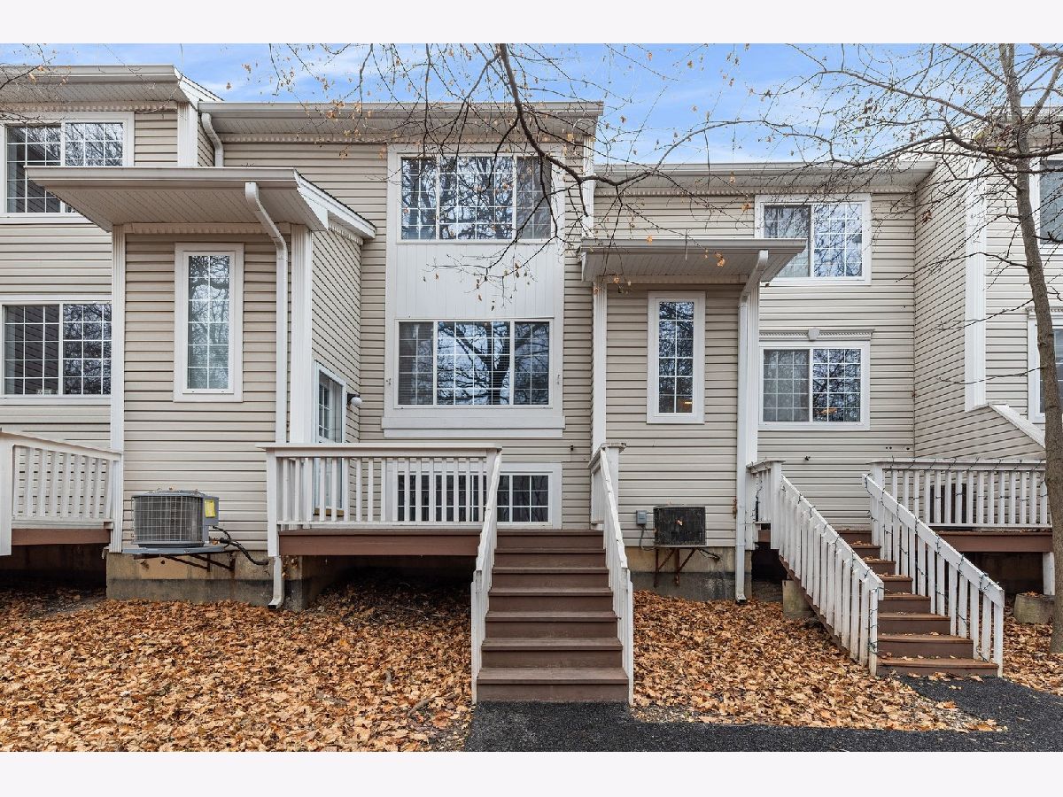 Townhomes & Condos Sold Treehouse In The Woods Round Lake Illinois, 256 Treehouse