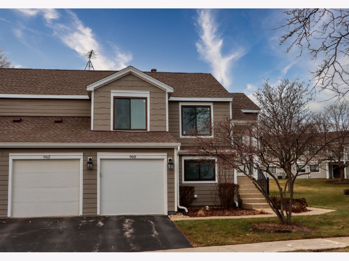 Townhomes & Condos & Homes Rented Summit Place Schaumburg Illinois, 962 Glouchester