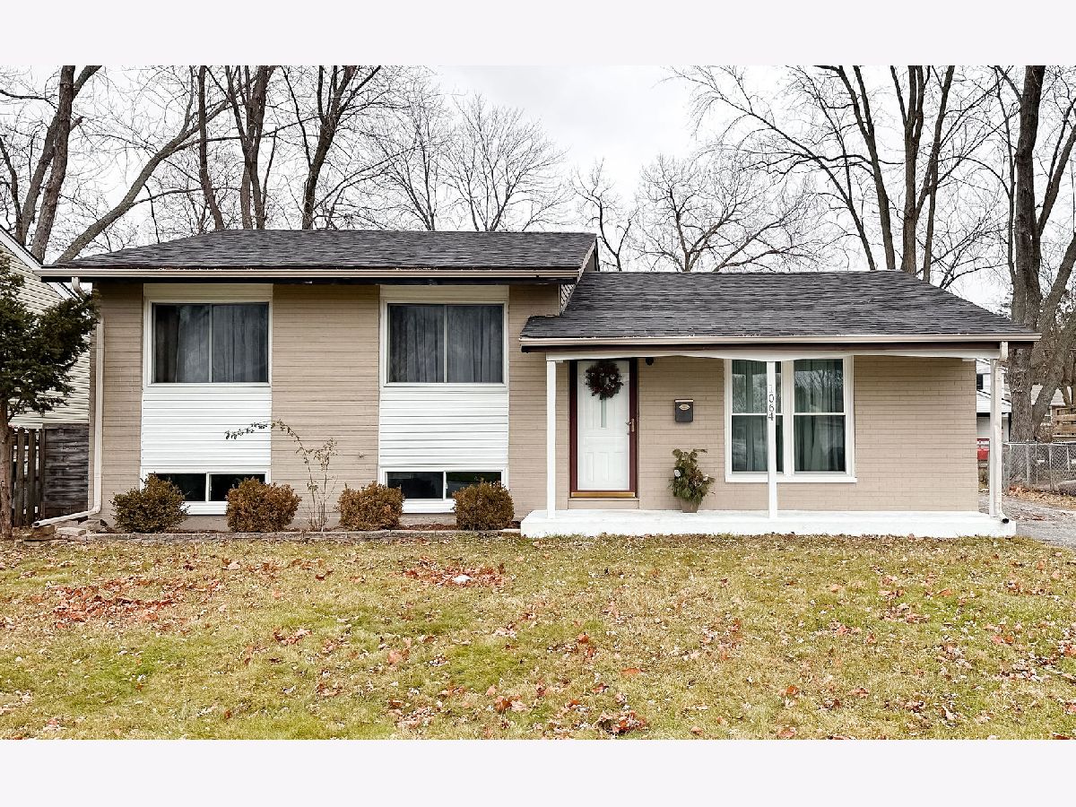 Homes Sold Hollywood Ridge Wheeling Illinois, 1064 Valley Stream