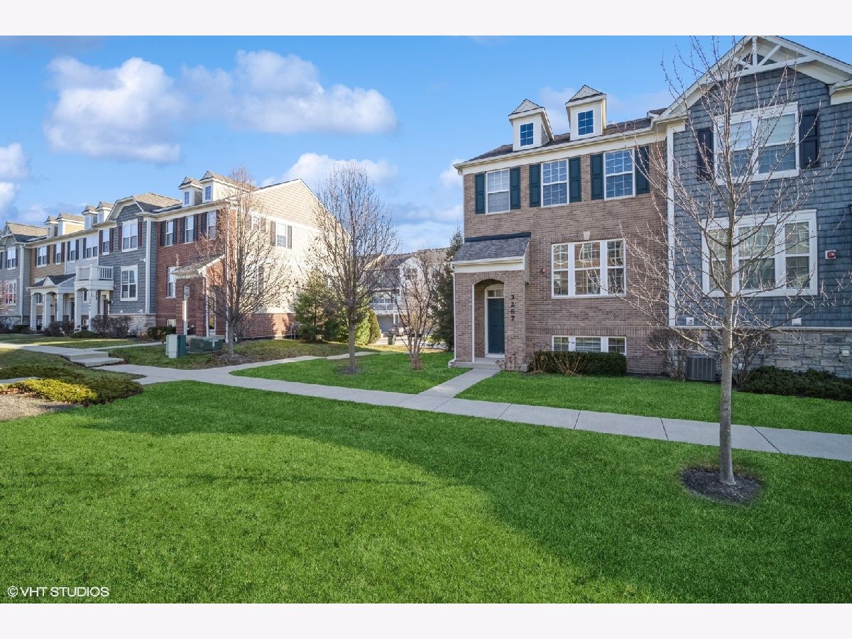 Townhomes & Homes Rented Regency At The Glen Glenview Illinois, 3267 Coral