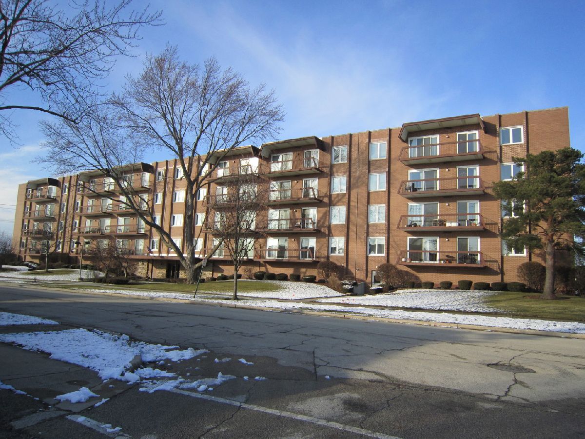Condominiums Sold Washington Courte Niles Illinois, 8100 Foster