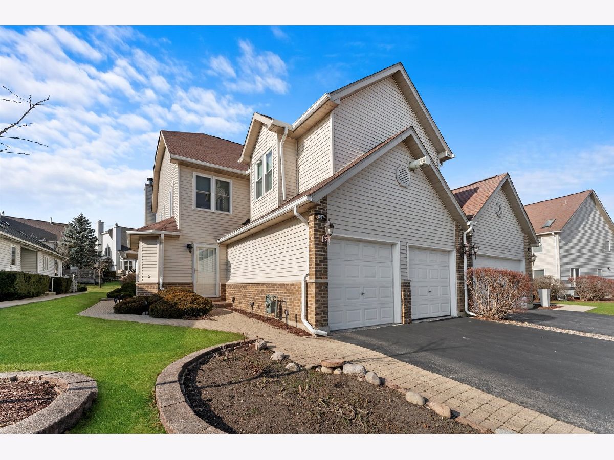 Townhomes & Condos Sold Wildwood Cove St Charles Illinois, 807 Thornwood