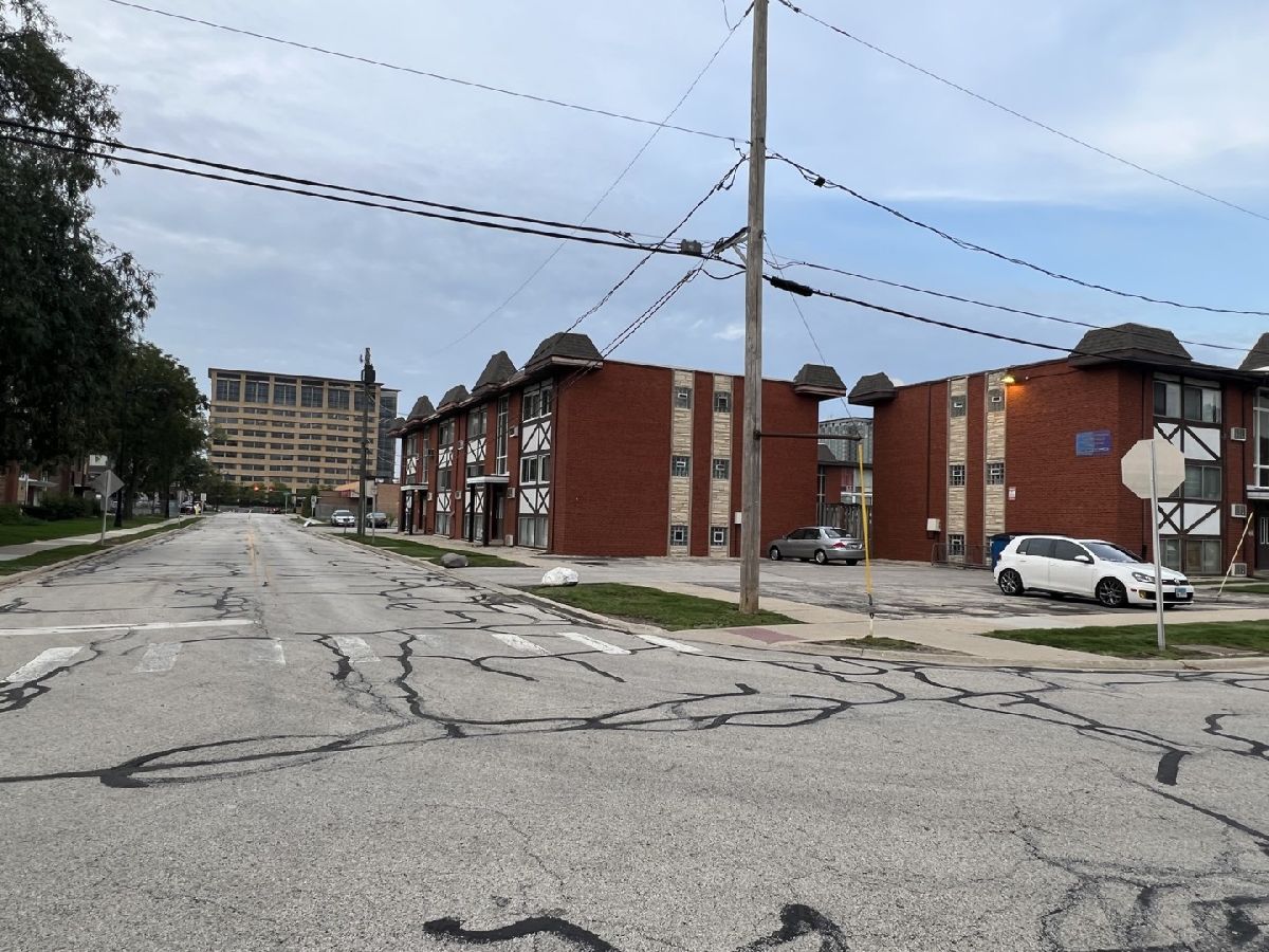  Rented Rosemont Illinois, 9510 Glenlake