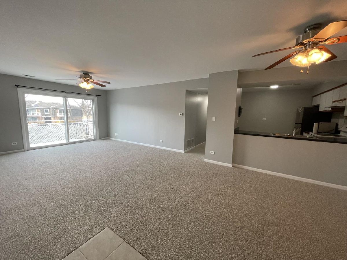 Condominiums Rented Kings Walk Rolling Meadows Illinois, 4400 Euclid