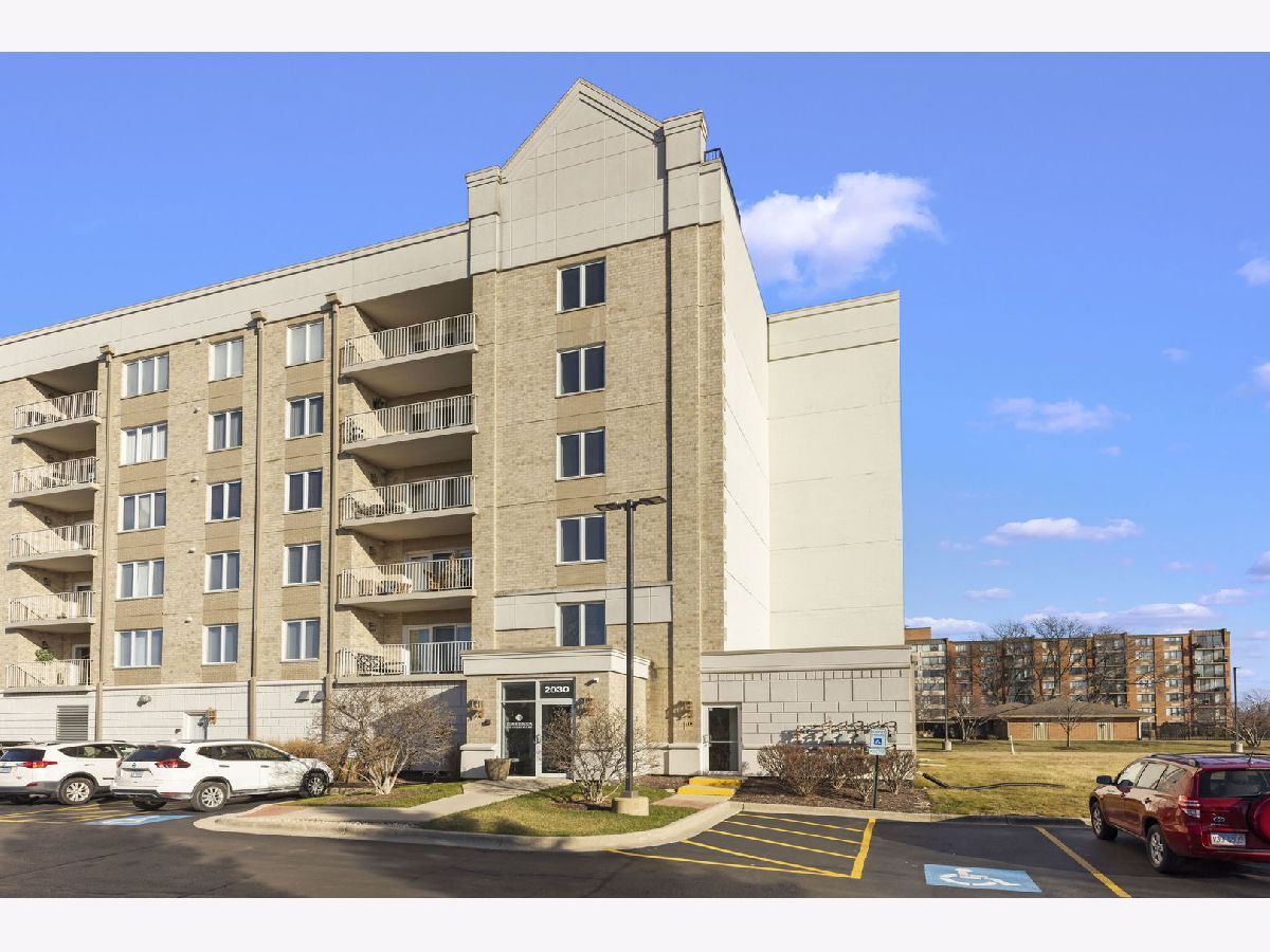 Condominiums Sold York Brook Lombard Illinois, 2030 Saint Regis